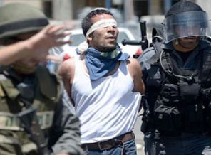 İsrail 10 Filistinli'yi gözaltına aldı