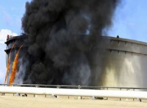 Libya’da petrol tanklarına saldırı