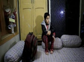 Pakistan okul baskınının yasını tutuyor