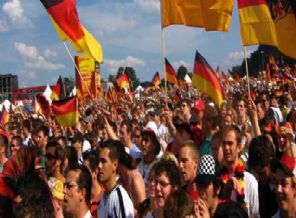 Irkçılıkla birlikte göçmen ihtiyacı da artıyor