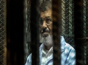 Mursi'nin duruşması ertelendi