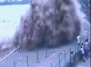 İstanbul'da dalga kadını yuttu