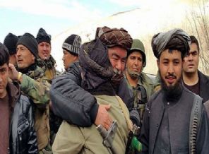 Afganistan'da 200 Taliban mensubu teslim oldu