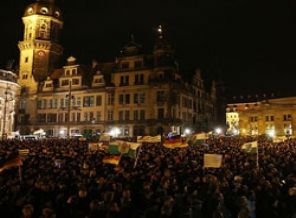 Merkel'den İslam karşıtı PEGIDA hareketine tepki