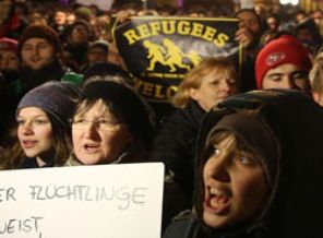 Almanya'da Müslümanlar sokağa çıkıyor