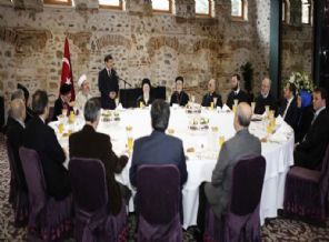 Davutoğlu azınlık temsilcilerine hitap etti