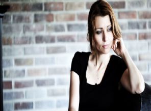 Elif Şafak'tan Bakan Müezzinoğlu'na kariyer yanıtı