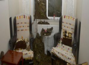 İstanbul'da istinat duvarı çöktü