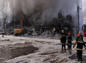 İtfaiyeciler yangını söndürürken öldü