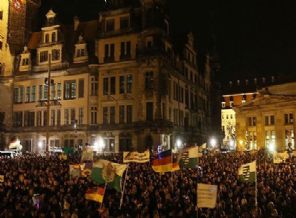 'PEGIDA göçmen kökenli gençlere saldırdı' iddiası