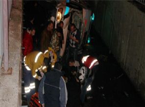 Askeri ambulans kanala uçtu