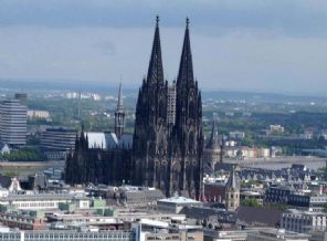 Katedral'den İslam karşıtlarına 'karanlık' tepki