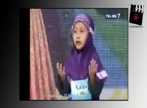 Beş yaşındaki hafız kız işaret diliyle okuyor