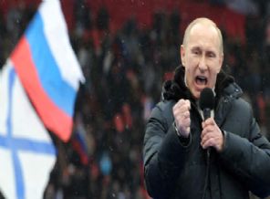 Putin muhalifi kelepçeyi çıkardı!