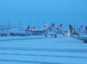 Atatürk Havalimanı beyaza büründü