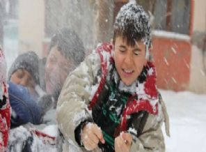 Okullar bir gün daha tatil edildi