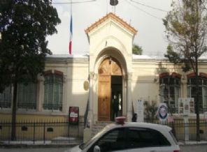 Bayraklar yarıya indirildi