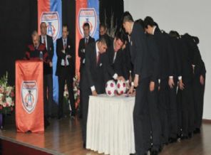 Futbol kulübünde ilginç yemin töreni