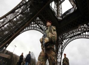 Paris'teki yürüyüşe kimler katılıyor?