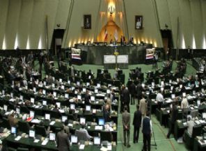 İran Meclisi'nde 'Sünni camii' tartışması