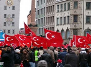 Merkel Müslümanlar ile yürüyecek