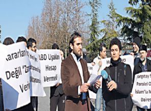 Zaman’ın önünde Paralel’e protesto