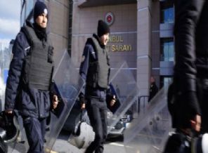 Adliyeye ilerleyen taraftarlara polis müdahalesi