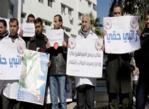 Gazzeli memurlar hükümet binasını işgal etti