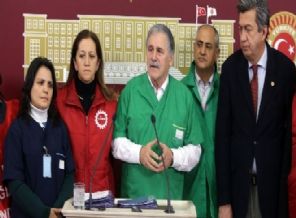 CHP'li vekil Meclis'e hastane kıyafeti ile geldi!