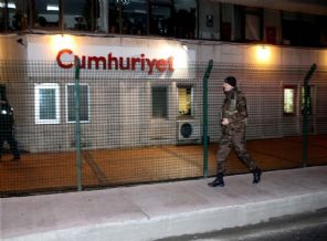 Polis Cumhuriyet'i güvenlik çemberine aldı