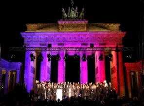 Kol kola hoşgörü ve dayanışma mesajı