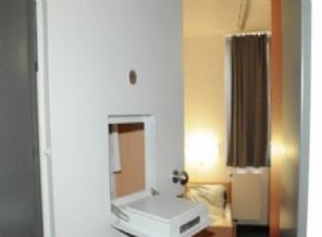 Fransa'da terör suçluları hücreye alınıyor