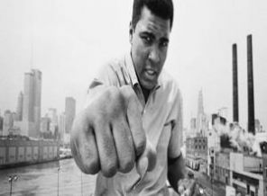 Muhammed Ali yeniden hastanaye kaldırıldı