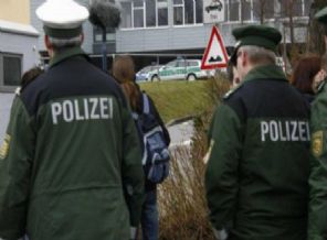 Operasyonlar başladı: İki Türk tutuklandı