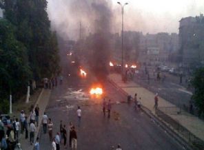 Charlie Hebdo'yu protesto yürüyüşü kana bulandı