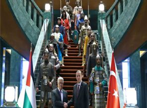 FT'den askerli karşılamaya ilginç yorum