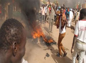 Protestolar Fransa karşıtı gösterilere dönüştü: 4 ölü