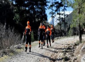 7 ekip kayıp öğrencileri arıyor