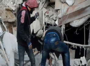 Isınmak için mobilyalarını yakıyorlar