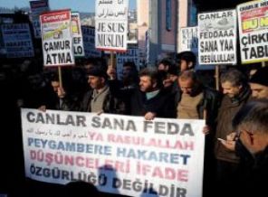 O karikatürler protesto edildi