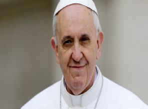 Papa Franciscus'dan 'yumruk' açıklaması