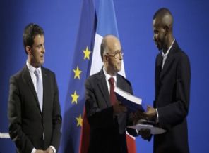 Törenle Fransız vatandaşı oldu