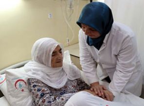 Din görevlilerinden hastalara manevi destek