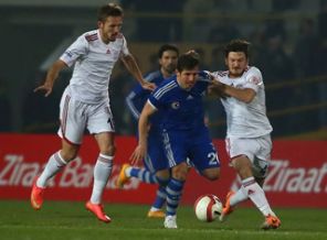 Emre Belözoğlu'ndan stat eleştirisi