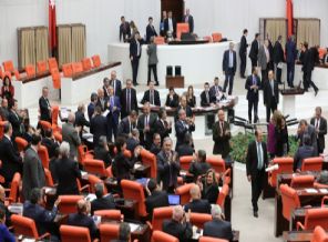 İktidar ve muhalefet oylamada fire verdi!