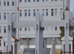 Komutanlık binasında sır intihar