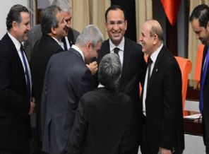 S.Süreyya Önder'in AK Partililerle fotoğrafı Twitter'ı karıştırdı!