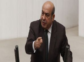 Kaplan'dan AK Partili eski bakana tebrik