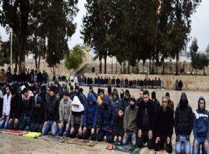 Kral Abdullah'ı öven Aksa imamına darp girişimi