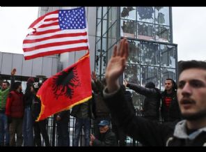 Kosova'da 'vahşi' hakaretine protesto